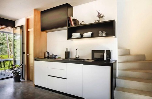 Njivice House | Terrace Apartment with Lush Garden