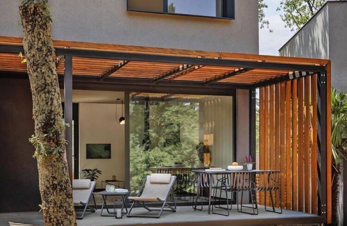 Njivice House | Terrace Apartment with Lush Garden