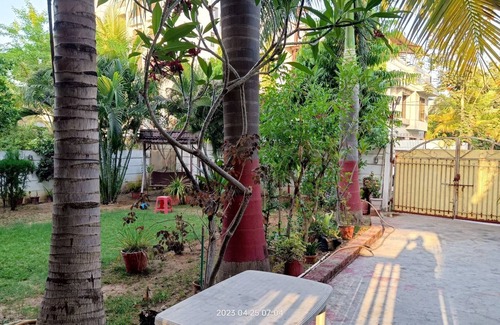 Vadodara House | Terrace Garden Bedroom First Floor 5 Minutes from Hotel Hayatt Place