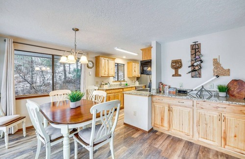 Garden Valley Cabin | Terrace Lakes Cabin- Walk to golf & hot springs!