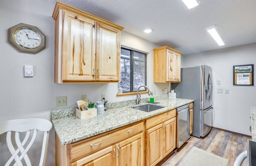 Garden Valley Cabin | Terrace Lakes Cabin- Walk to golf & hot springs!