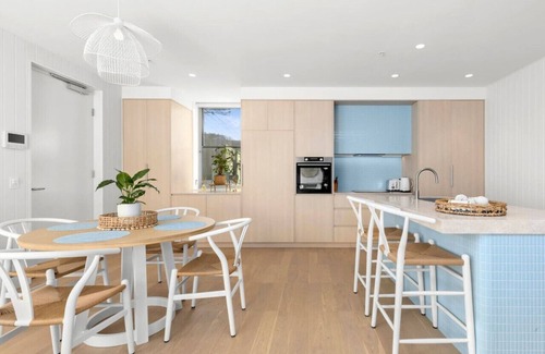 Ocean Grove Apartment | Terrace LUXE- 100m to shops, 2 KING beds, Parking