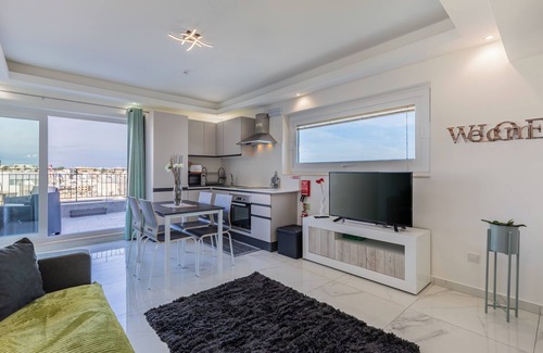 Msida Apartment | Terrace View - A Charming Two Bedrooms Air-Conditioned Penthouse