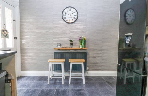 Trefriw Cottage | TERRACE VIEW, family friendly in Llanrwst