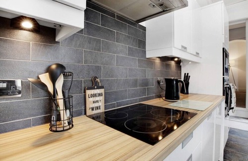 Westoe House | Terrace View Home in South Shields, Sleeps 7
