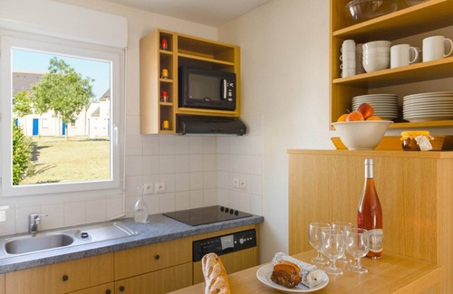 Azay-le-Rideau House | Terraced Holiday Home in France with Garden