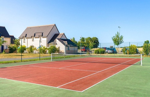 Azay-le-Rideau House | Terraced Holiday Home in France with Garden