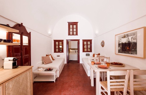 Oia House | Terracotta Cave House (1)