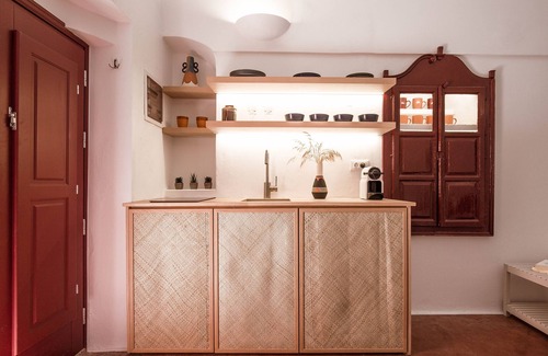 Oia House | Terracotta Cave House (1)