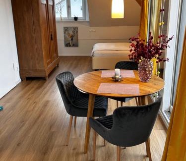 Bruckmuehl Apartment | Terralpin Apartments - Charmante DG Wohnung mit Balkon