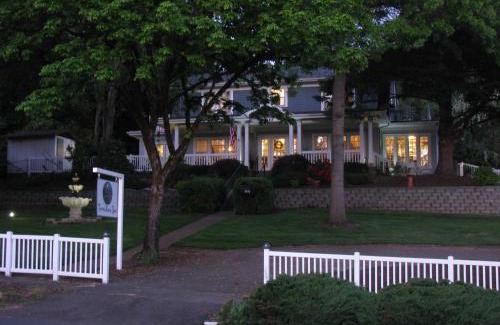 Roseburg Bed & Breakfast | Terraluna Inn