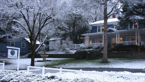 Roseburg Bed & Breakfast | Terraluna Inn