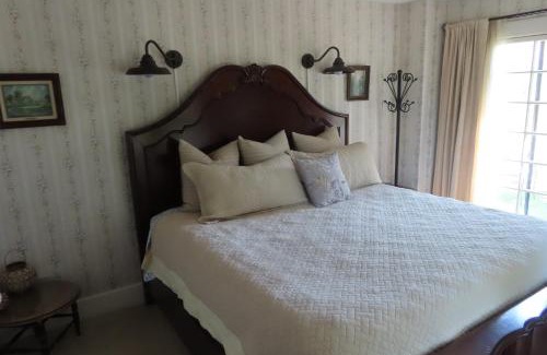 Roseburg Bed & Breakfast | Terraluna Inn
