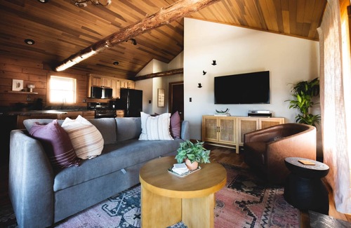 Rockbridge Cabin | Terrapin Hideaway's Honu Retreat 1 Bedroom Cabin, Hocking Hills Logan Laureville Rockbridge Sleeps 4