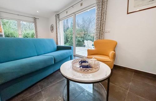 Tourrettes-sur-Loup Apartment | Terrasse, Piscine privée & Charme provençal