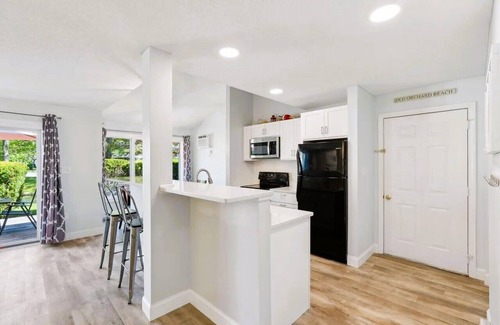 Ocean Park Condo | Terrific 2-bedroom condo w/AC in Old Orchard Beach. Walking distance to beach.