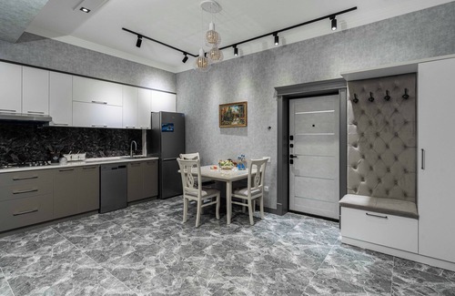 Tashkent Apartment | Terrific 2-bedroom apartment in Toshkent with AC, WiFi