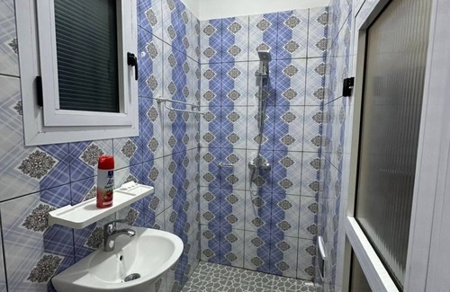 Yaounde House | Terrific 3-bedroom building in Yaoundé