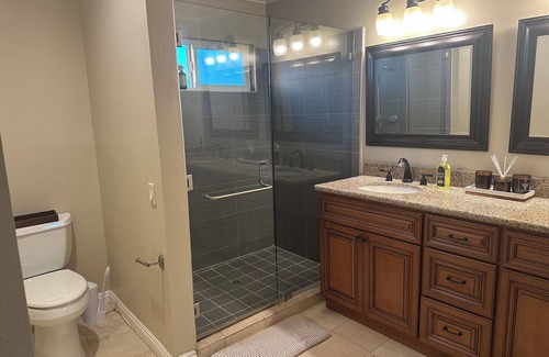Walnut House | Terrific 4-bedroom house with AC in Walnut