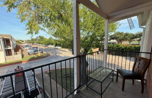 Chinatown Apartment | Terrific apartment with AC in lively Houston and heart of Chinatown