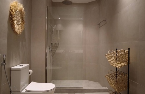 Al Wasl Villa | Terrific bedroom villa in Dubai - Female Only