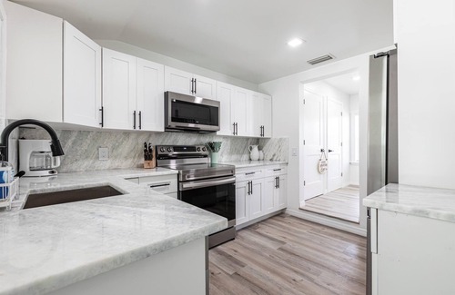 Longbeach Village House | Terrific Island Village Hideaway