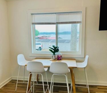 Sunrise Beach House | Terrific lake view On the shoreline