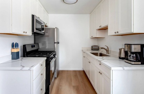Old Mountain View Apartment | Terrific Mountain View 1BR w/Pool & Parking, nr Shops, by Blueground