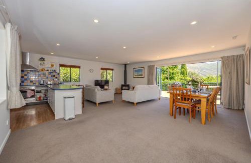 Wanaka House | Terrific views on Totara