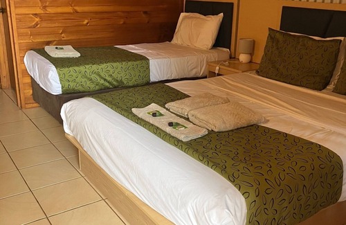 Mataranka Hotel | Territory Manor Motel & Caravan Park