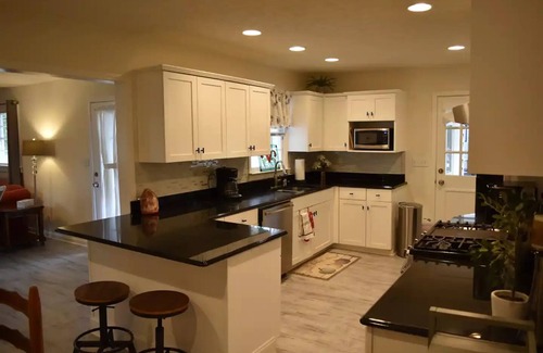 Lilburn House | Terry by the Trail Bungalow- 30 + Day rental with utilities and internet