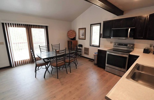 Lead House | Terry Peak Chalet w/Hot Tub