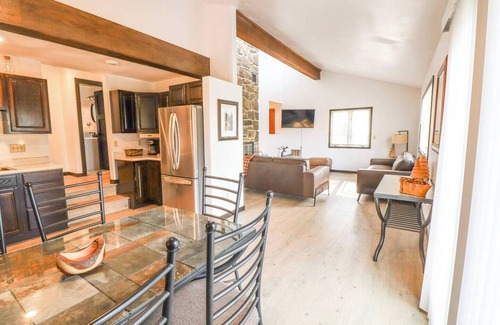 Lead House | Terry Peak Chalet w/Hot Tub