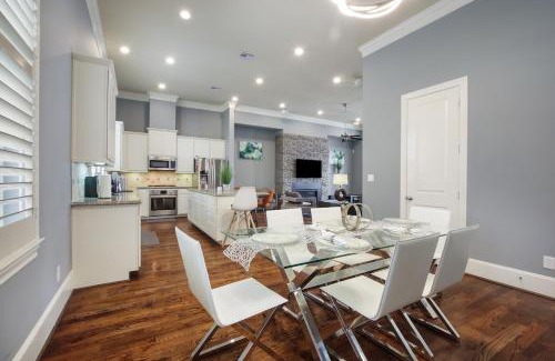 Riverside Terrace House | Tesla-Charger TX Medical Ctr Sleeps 7 5 beds