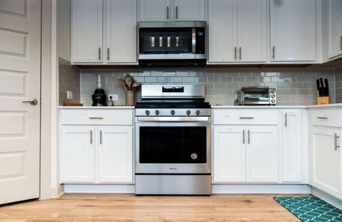 Austin House | Tesla Luxe Retreat: Sleeps 10