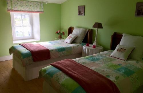 Brie-sous-Mortagne Bed & Breakfast | Tess Cottage