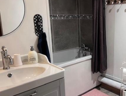 Brie-sous-Mortagne Bed & Breakfast | Tess Cottage
