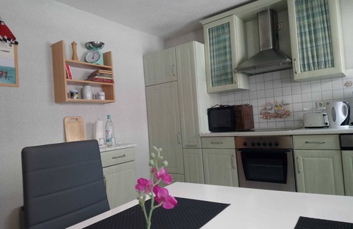Teterow Apartment | Tetjes Horstel - Ferienwohnung mit Balkon - Tetjes Horstel - Ferienwohnung