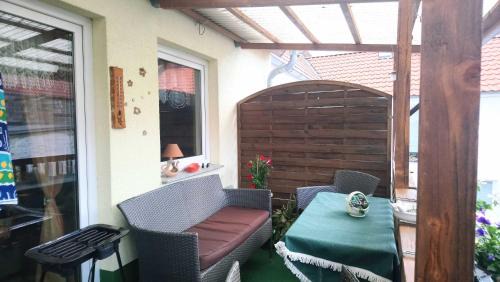 Teterow Apartment | Tetjes Horstel - Ferienwohnung mit Balkon
