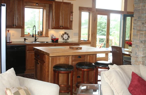 Wilson Cabin | Teton & Pond Views, Horses, Goats, Wildlife; October-November available!