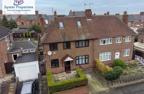 Leicester House | Tetuan House - Large home for family | Groups | Work - Sleeps 13