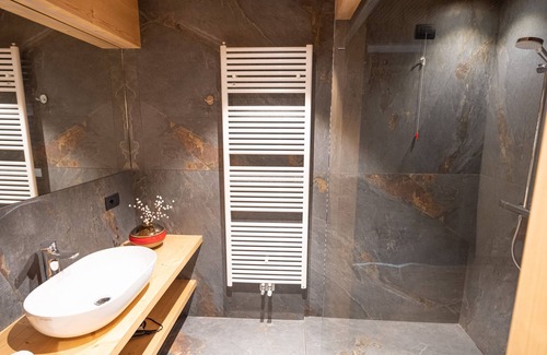 Chies d'Alpago Bed & Breakfast | TEVERONE SUITES - Room Camoscio