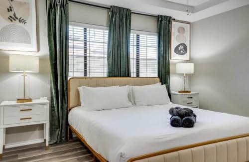 Lewisville House | Texan Hideaway - Cozy Convenient Comfortable