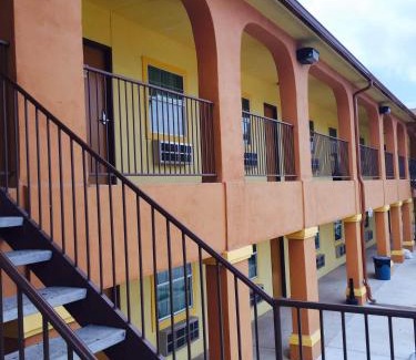 Tilden Hotel | Texan Inn and Suites Tilden