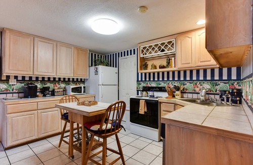 Oakland Estates Other | Texas Barn-House, Rustic, Peaceful in Heart of Med Ctr, permit STR-22-13500017