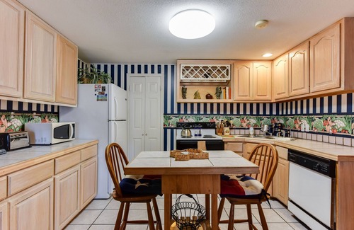 Oakland Estates Other | Texas Barn-House, Rustic, Peaceful in Heart of Med Ctr, permit STR-22-13500017