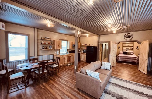 Medina Cabin | Texas Blue Apple Cottage