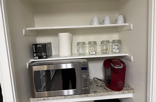 North San Antonio - SAT House | Texas Casa Gris> Cozy 2-bedroom house in San Antonio> AC,WiFi,BBQ,Laundry,PetFr.