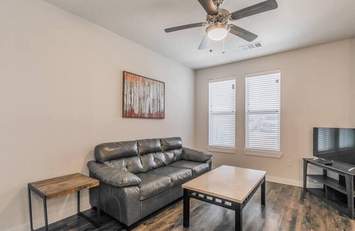 Elmo Apartment | Texas Corporate Housing Professional Apartment