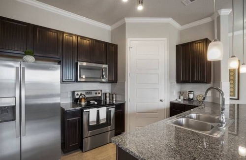 Lincoln Park Apartment | Texas Corporate Housing Solutions Professional Apt
